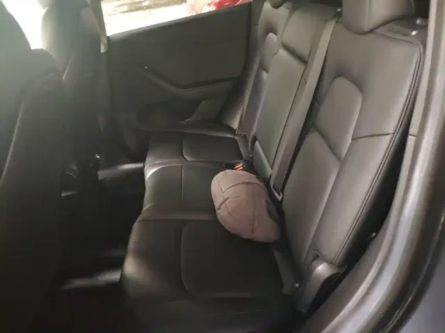 Tesla Model Y — Фото автомобиля 16