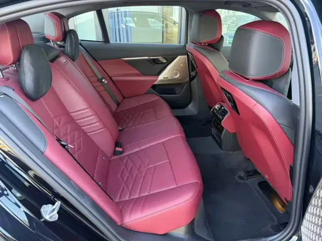BMW 5 Series — Фото автомобиля 4