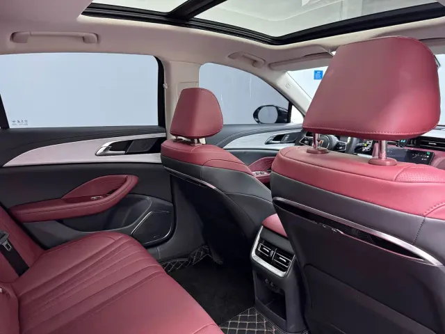 Hongqi H5 — Фото автомобиля 10