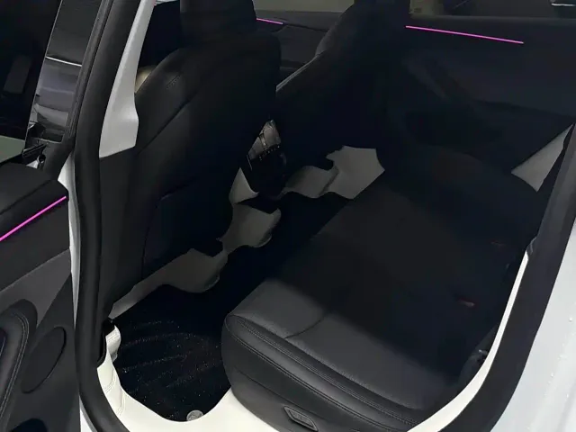 Tesla Model Y — Фото автомобиля 6