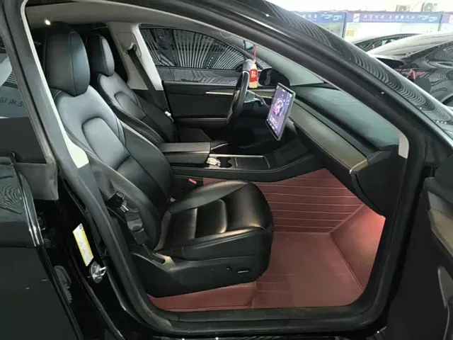 Tesla Model Y — Фото автомобиля 24