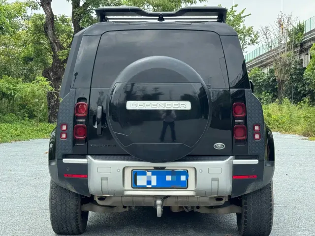 Land Rover Defender — Фото автомобиля 5