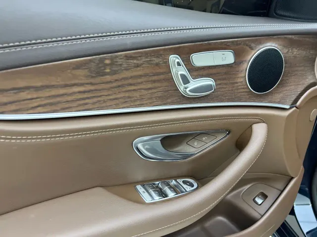 Mercedes-Benz E-Class — Фото автомобиля 10