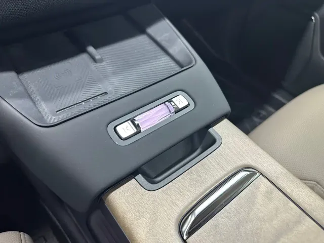 Volvo XC70 Plug-in Hybrid — Фото автомобиля 16