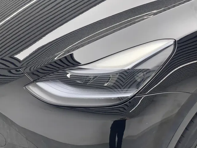 Tesla Model Y — Фото автомобиля 18