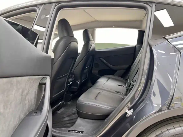 Tesla Model Y — Фото автомобиля 6