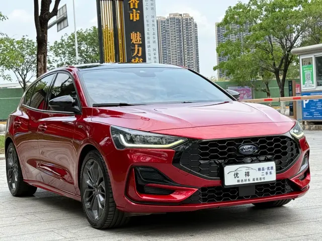 Ford Focus — Фото автомобиля 3