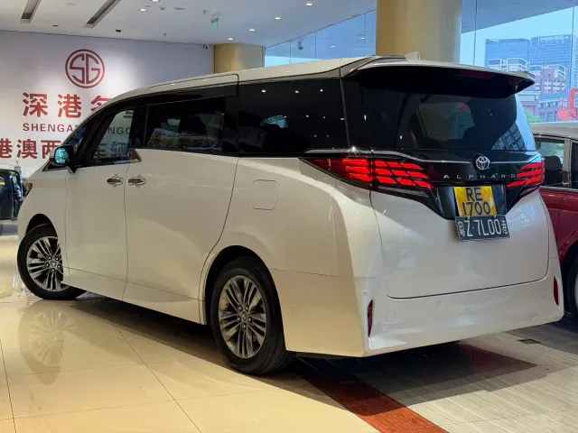 Toyota Alphard — Фото автомобиля 6