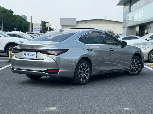 Lexus ES — Фото автомобиля 3