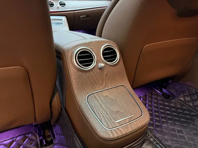 Mercedes-Benz E-Class — Фото автомобиля 8