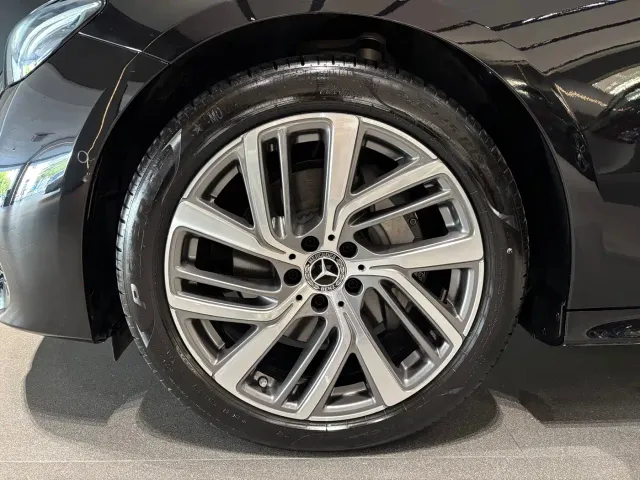 Mercedes-Benz E-Class — Фото автомобиля 7