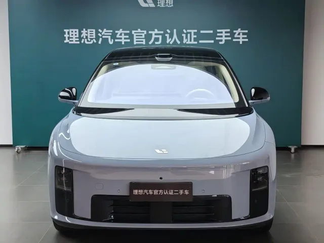 Li Auto i8 — Фото автомобиля 2