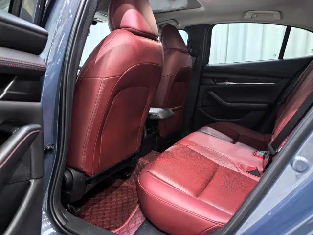 Mazda Axela — Фото автомобиля 12
