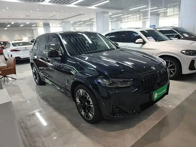 BMW iX3 — Фото автомобиля 3