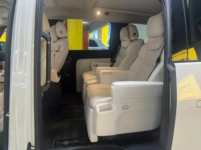 Li Auto MEGA — Фото автомобиля 4