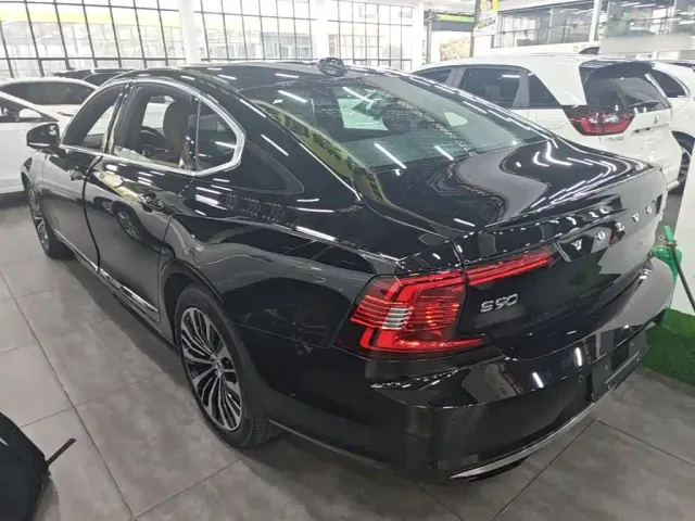 Volvo S90 — Фото автомобиля 4