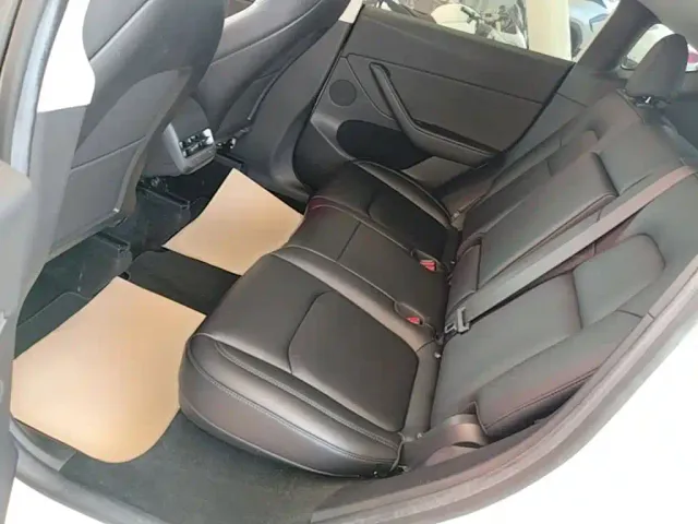 Tesla Model Y — Фото автомобиля 16