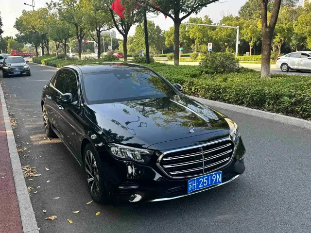 Mercedes-Benz E-Class — Фото автомобиля 3