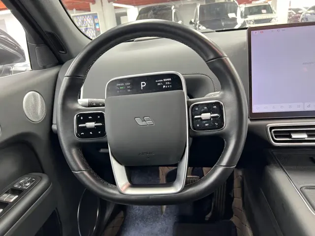 Li Auto L7 — Фото автомобиля 14