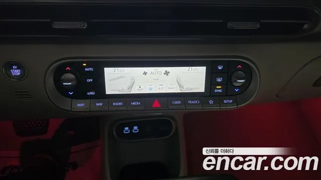 Genesis GV60 — Фото автомобиля 14