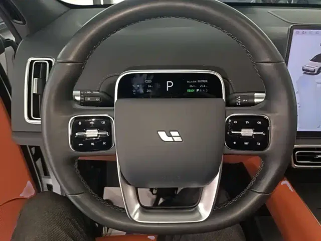 Li Auto L7 — Фото автомобиля 10