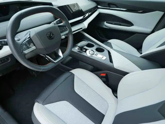 Changan Changan UNI-V iDD 2024 Blue Whale Smart iDD 136km Smart Cool — Фото автомобиля 9