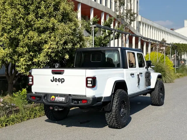 Jeep Gladiator 2023 3.6L Overland — Фото автомобиля 3