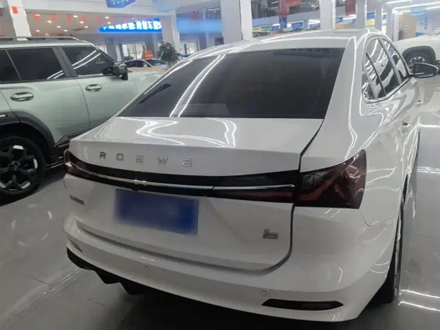 Roewe i5 — Фото автомобиля 5