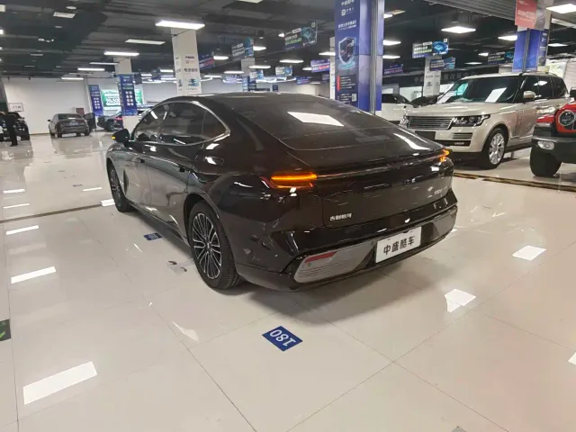 Geely Galaxy Xingyao 8 — Фото автомобиля 12