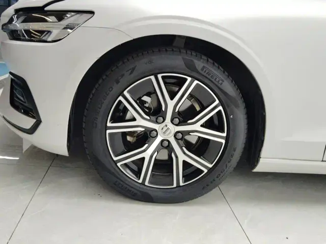 Volvo S60 — Фото автомобиля 6