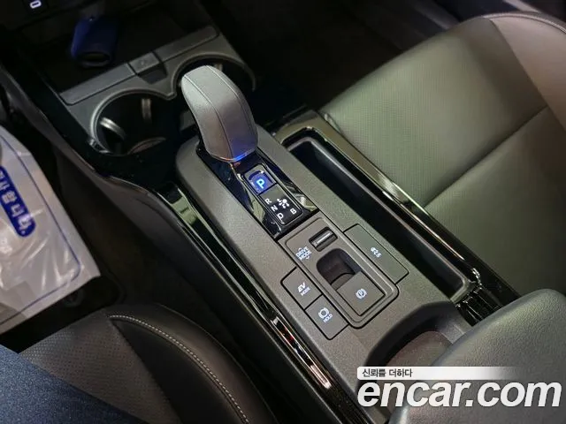 Toyota Prius Generation 5 — Фото автомобиля 14