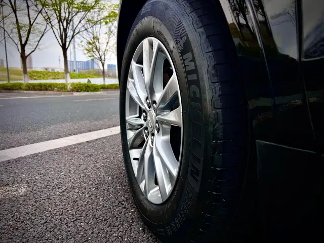 Cadillac XT5 — Фото автомобиля 7