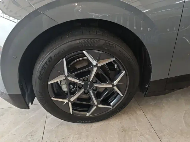 Lynk & Co Z20 — Фото автомобиля 22