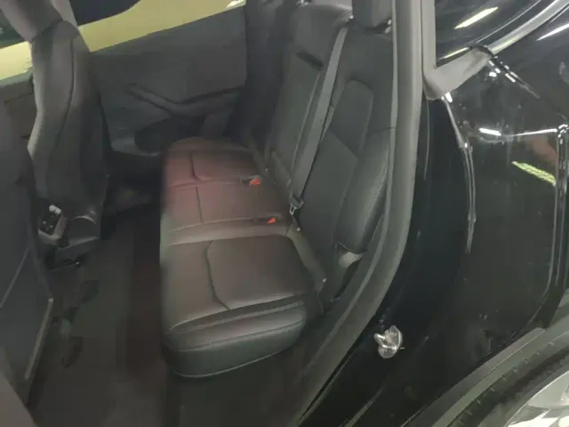 Tesla Model Y — Фото автомобиля 16