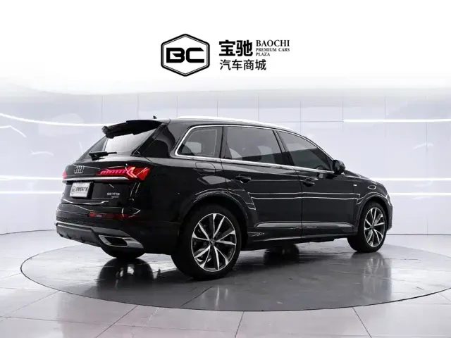 Audi Q7 — Фото автомобиля 3