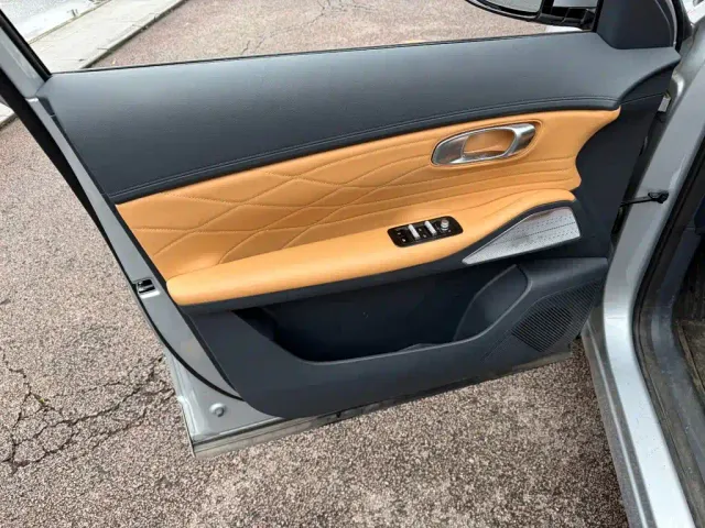 Geely Galaxy Starship 7 EM-i — Фото автомобиля 6
