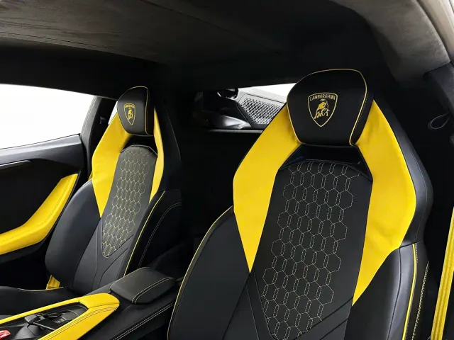 Lamborghini Revuelto — Фото автомобиля 15