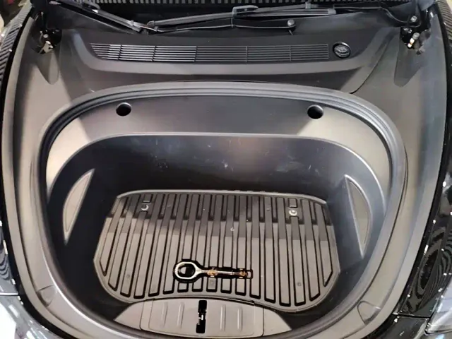Tesla Model 3 — Фото автомобиля 19