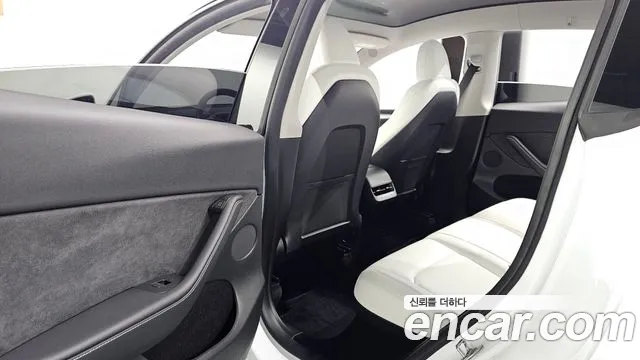 Tesla Model Y — Фото автомобиля 12