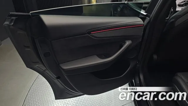 Tesla Model Y — Фото автомобиля 14