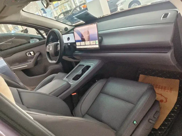 Leapmotor C10 — Фото автомобиля 13
