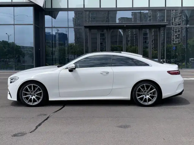 Mercedes-Benz E-Class — Фото автомобиля 5