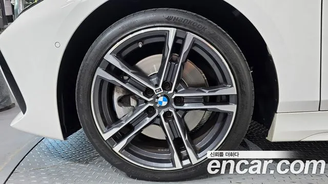 BMW 1 Series F40 — Фото автомобиля 5