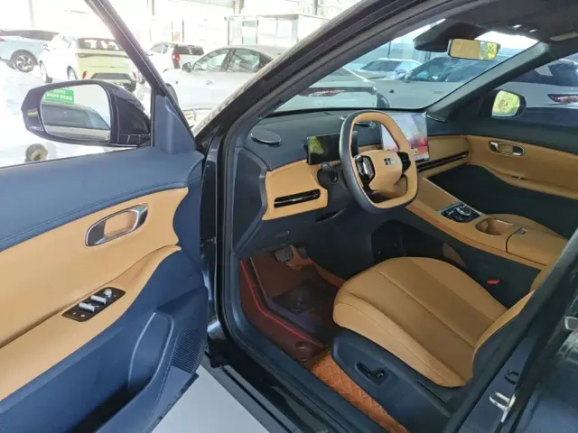 Geely Galaxy Starship 7 EM-i — Фото автомобиля 15