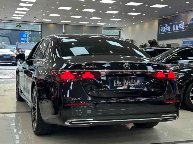 Mercedes-Benz E-Class — Фото автомобиля 13