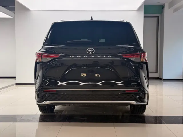 Toyota Granvia — Фото автомобиля 21