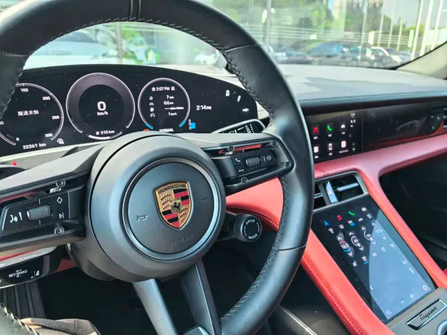 Porsche Taycan — Фото автомобиля 14