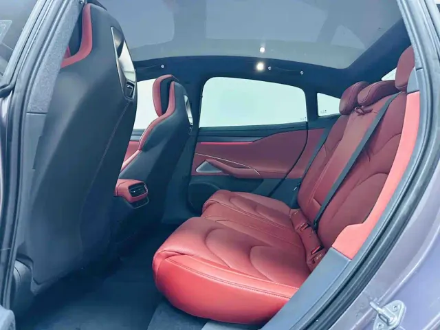 Xiaomi SU7 — Фото автомобиля 16