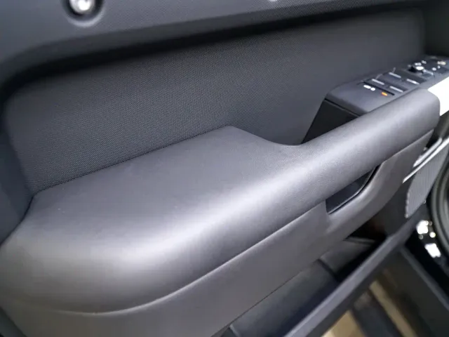 Land Rover Defender — Фото автомобиля 21