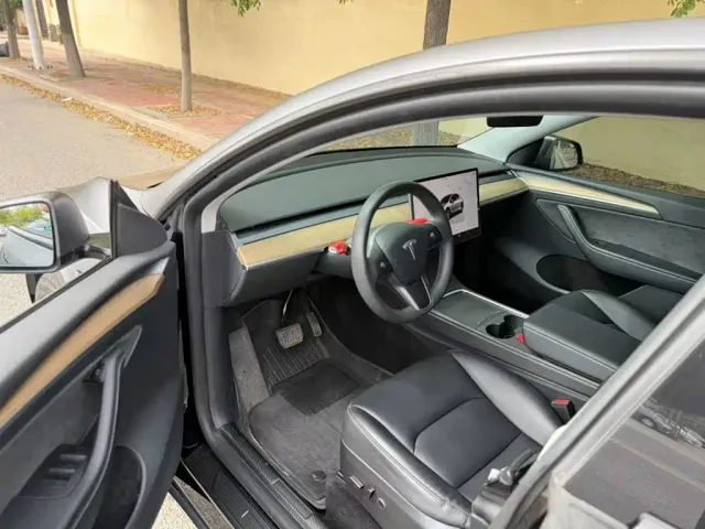 Tesla Model Y — Фото автомобиля 8